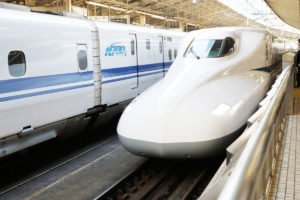 新幹線の大きな荷物有料になるサイズと料金＆予約方法は？置き場所についても！